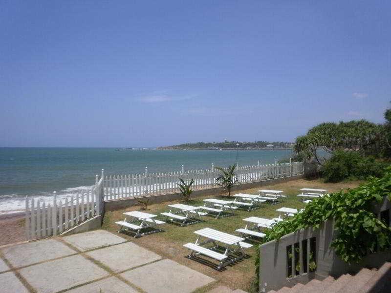 Peacock Beach Hotel ฮัมบานโตตา ภายนอก รูปภาพ