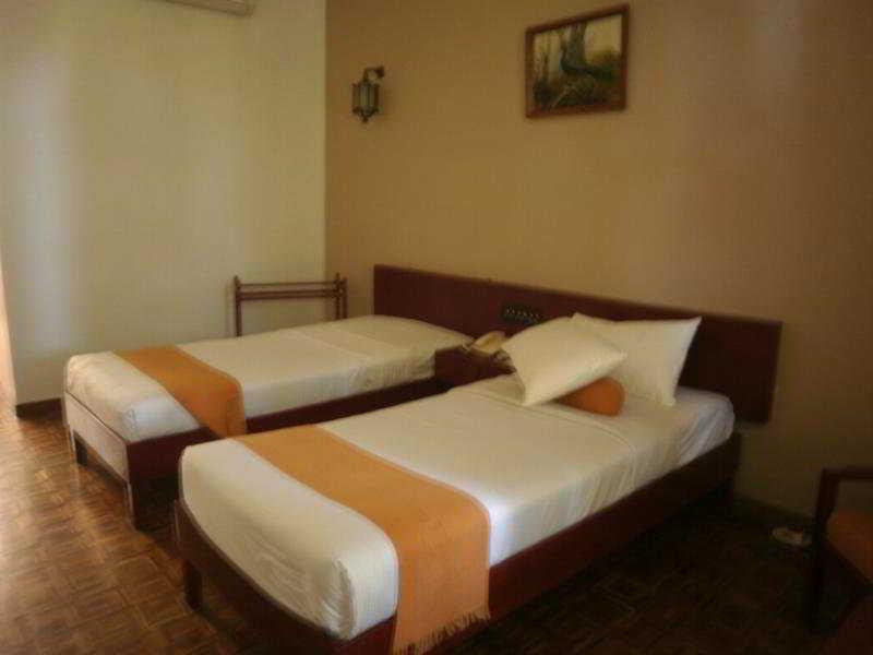 Peacock Beach Hotel ฮัมบานโตตา ภายนอก รูปภาพ
