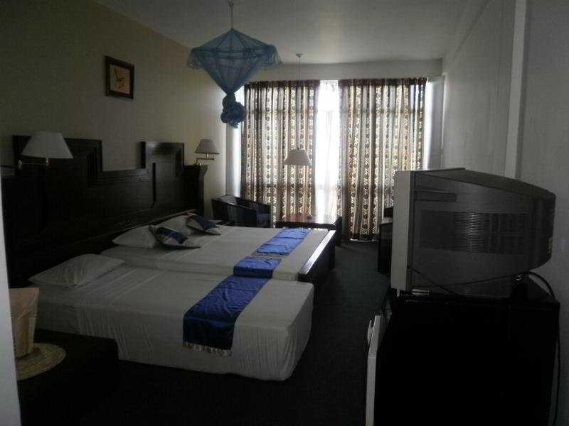 Peacock Beach Hotel ฮัมบานโตตา ภายนอก รูปภาพ