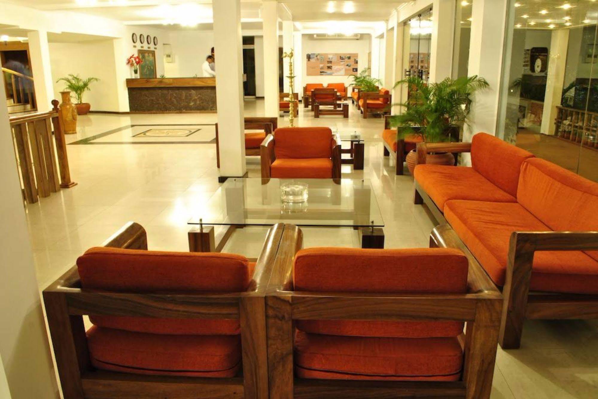 Peacock Beach Hotel ฮัมบานโตตา ภายนอก รูปภาพ