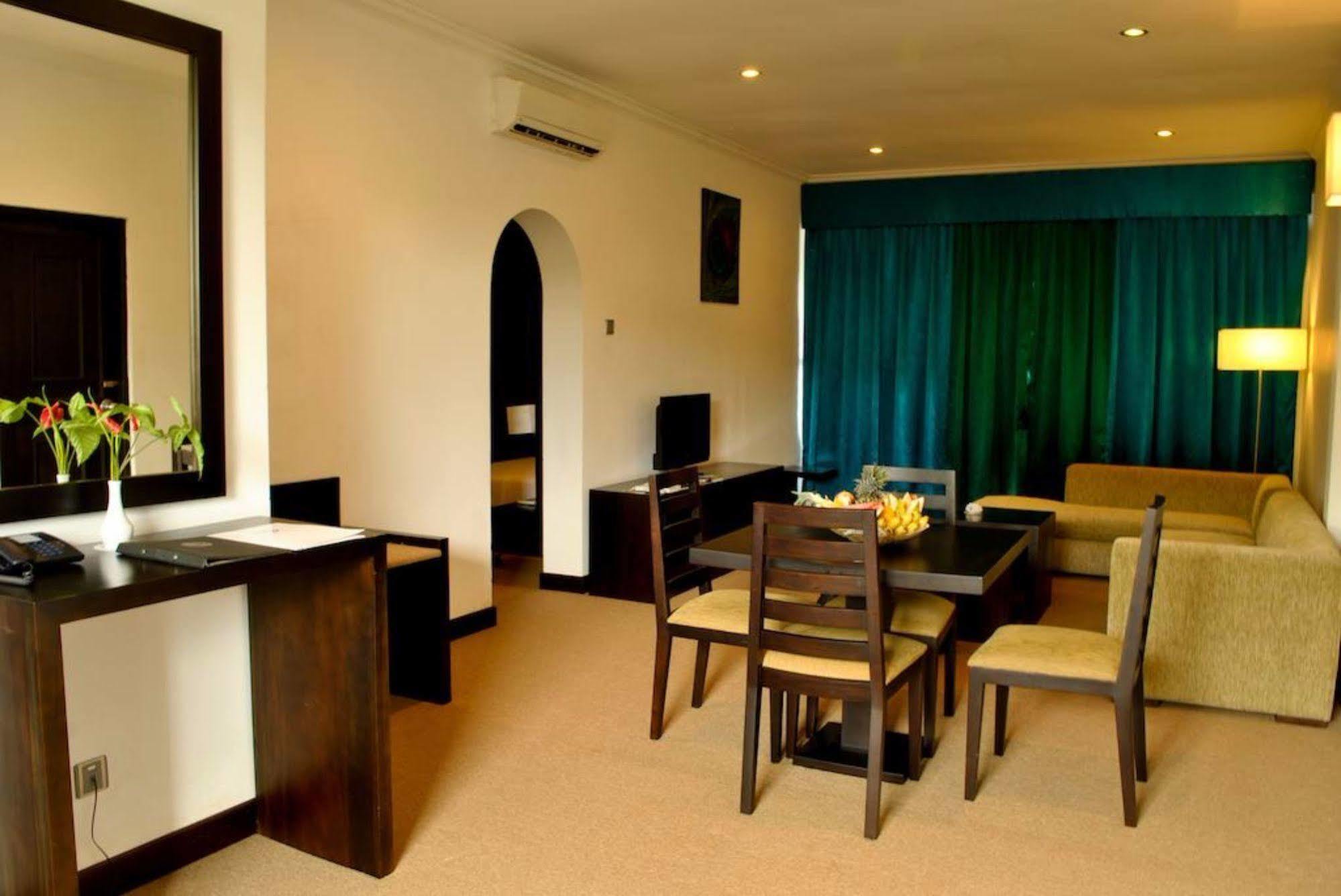 Peacock Beach Hotel ฮัมบานโตตา ภายนอก รูปภาพ
