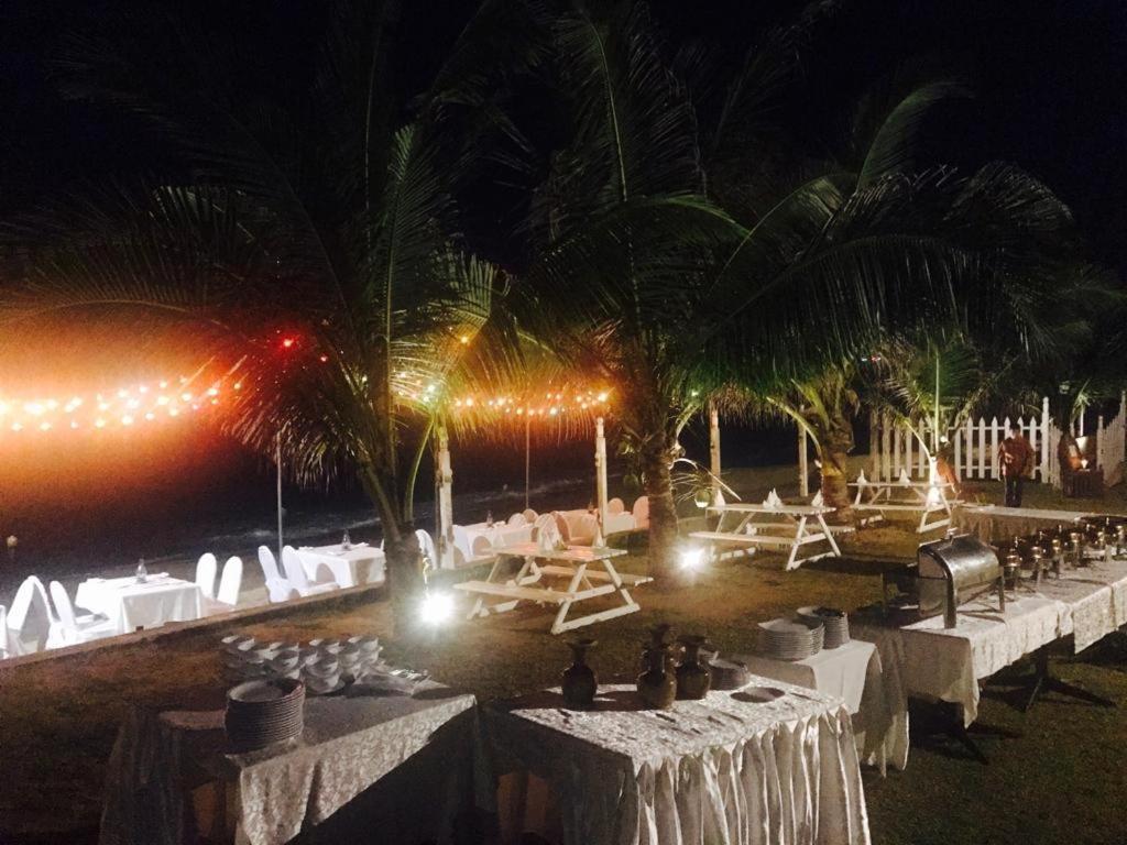 Peacock Beach Hotel ฮัมบานโตตา ภายนอก รูปภาพ