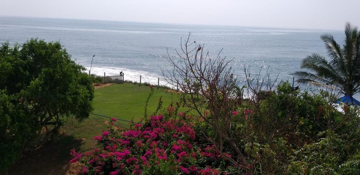 Peacock Beach Hotel ฮัมบานโตตา ภายนอก รูปภาพ