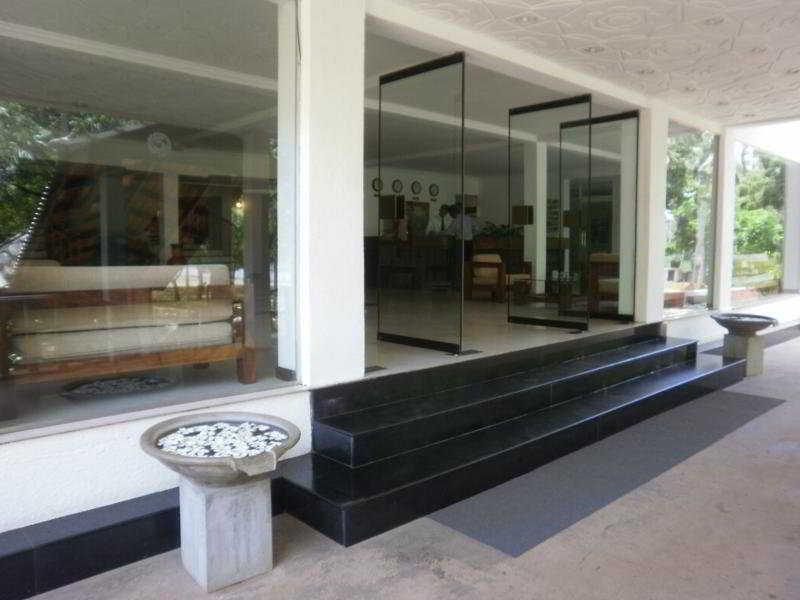Peacock Beach Hotel ฮัมบานโตตา ภายนอก รูปภาพ